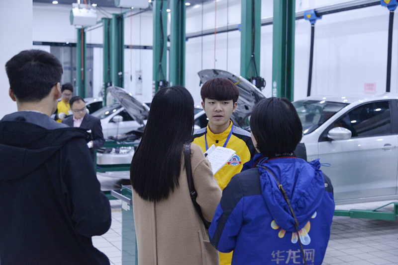 万通学子赛场飚技 技能大赛燃爆校园