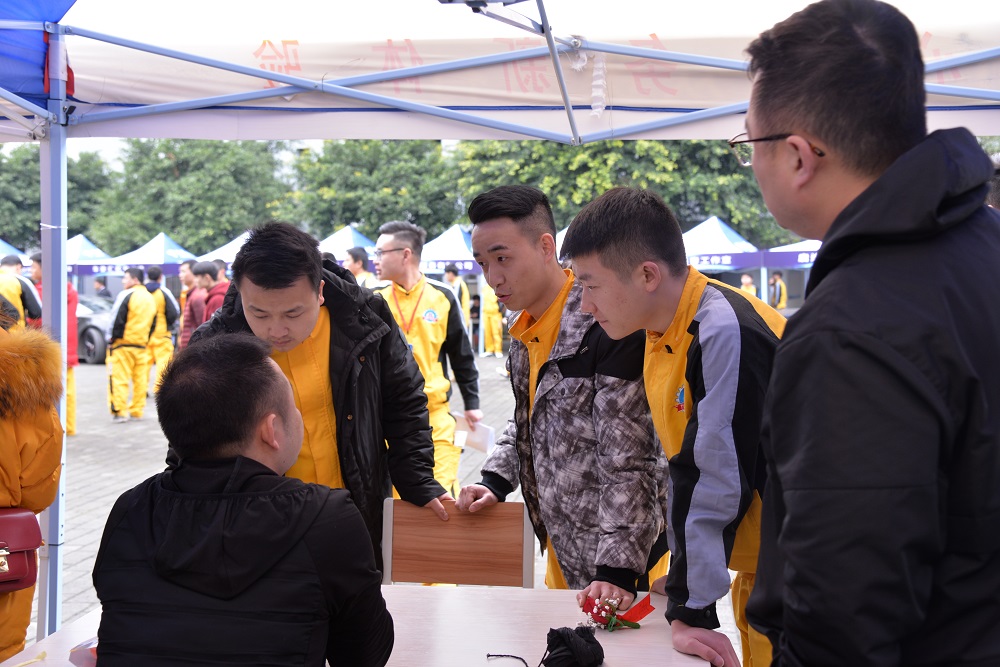 2019年重庆万通春季大型汽车人才名企预选会成功举行