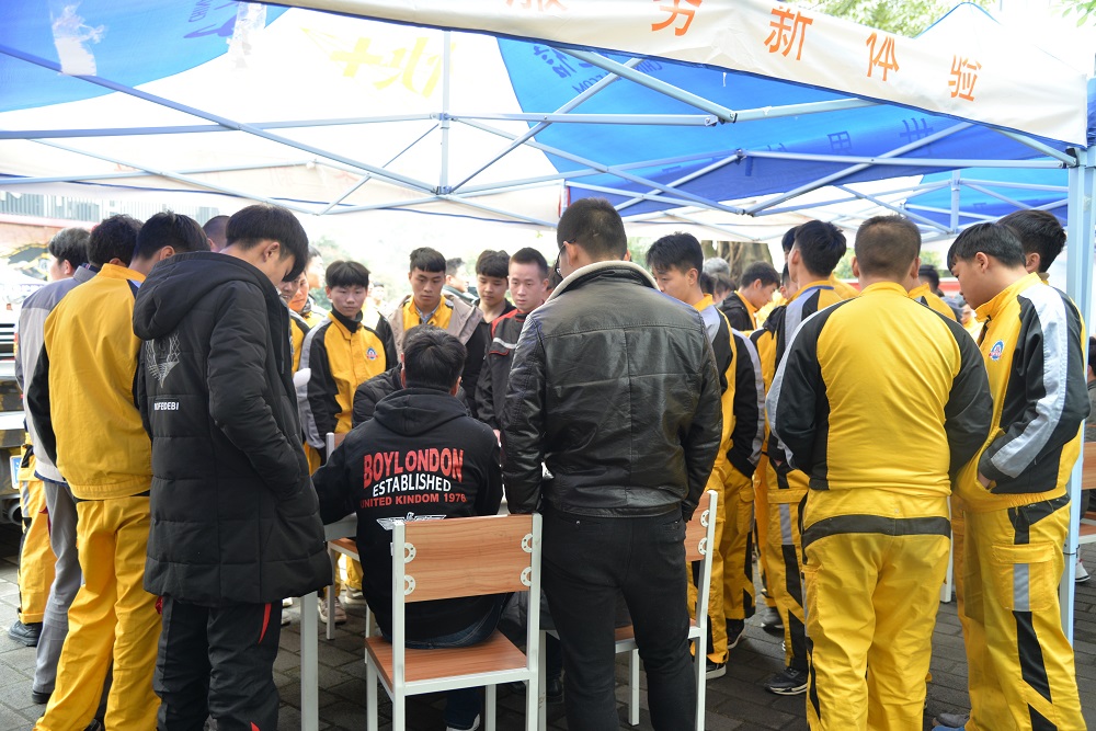 2019年重庆万通春季大型汽车人才名企预选会成功举行