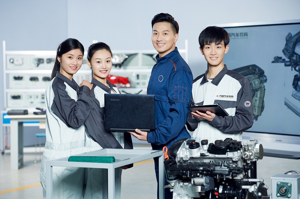 重庆万通:学技术学什么有前途?奔驰定向班一份努力三份收获
