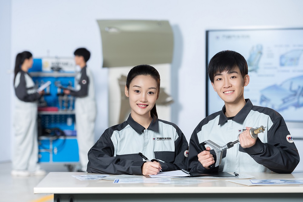 重庆万通:学技术学什么有前途?奔驰定向班一份努力三份收获