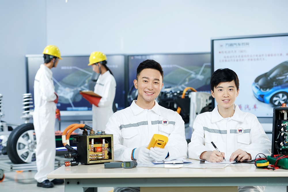 重庆万通:学技术学什么有前途?奔驰定向班一份努力三份收获