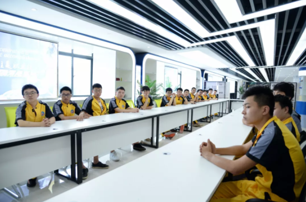 名企总监进校园 专题讲座招聘会一网打尽