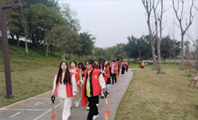 春暖三月学雷锋，植树增绿我先行 —— 重庆万通职业学校团委植树造林活动纪实