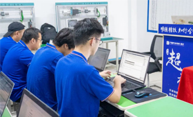 年轻人想要技术傍身？来重庆万通学PLC，凭本事站稳脚跟！