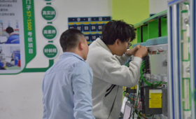 电工别再犹豫，你的职场逆袭，从学会PLC开始！