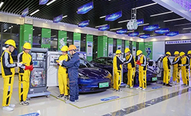 政策加持 + 职业机会爆发！掌握新能源汽修技术铁定吃香