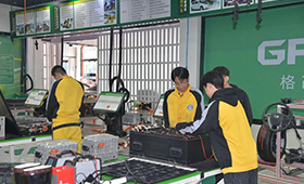 1270万大学毕业生！从“拼文凭”到“比技能”，大学生如何破局？