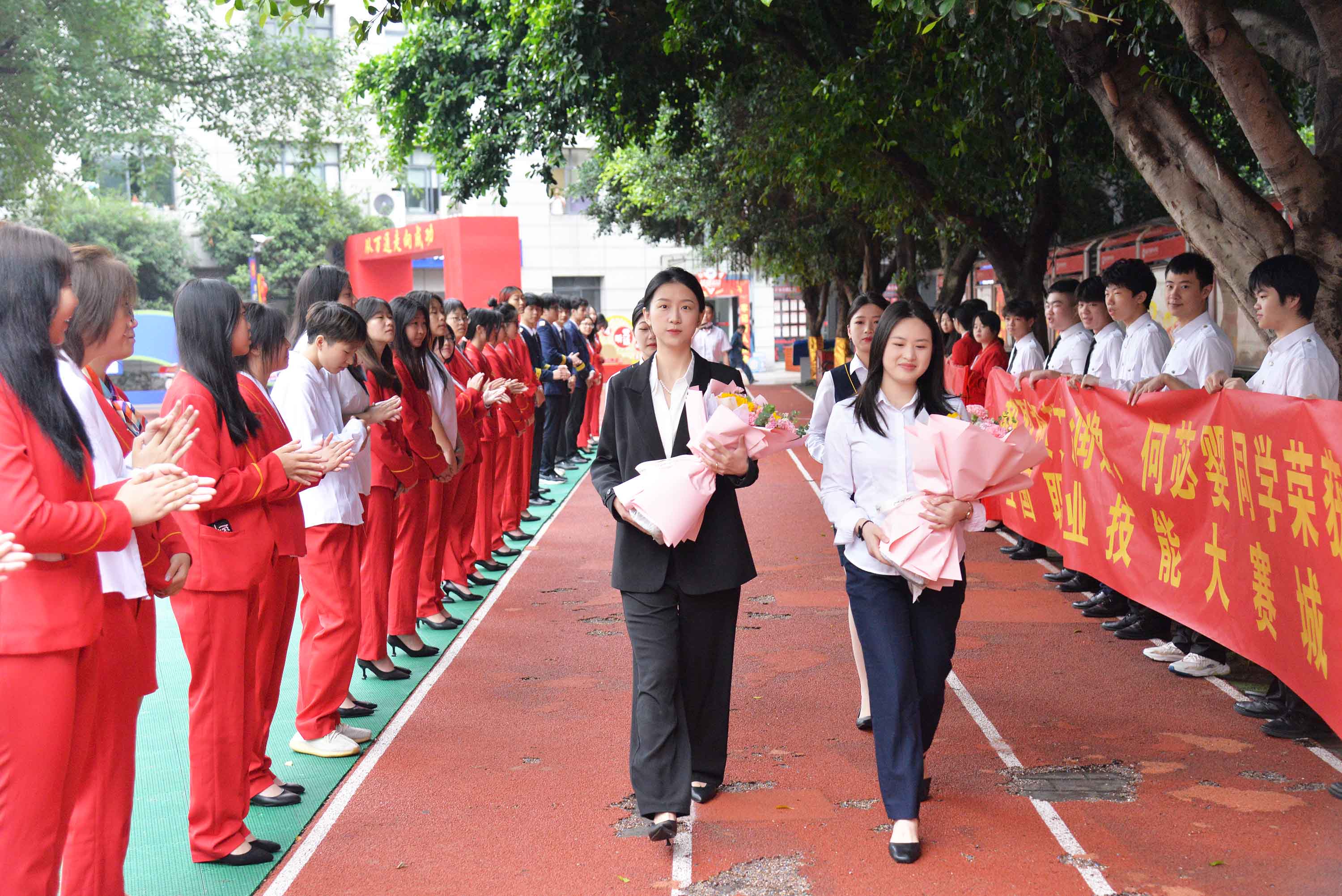 万通杯获奖学子表彰