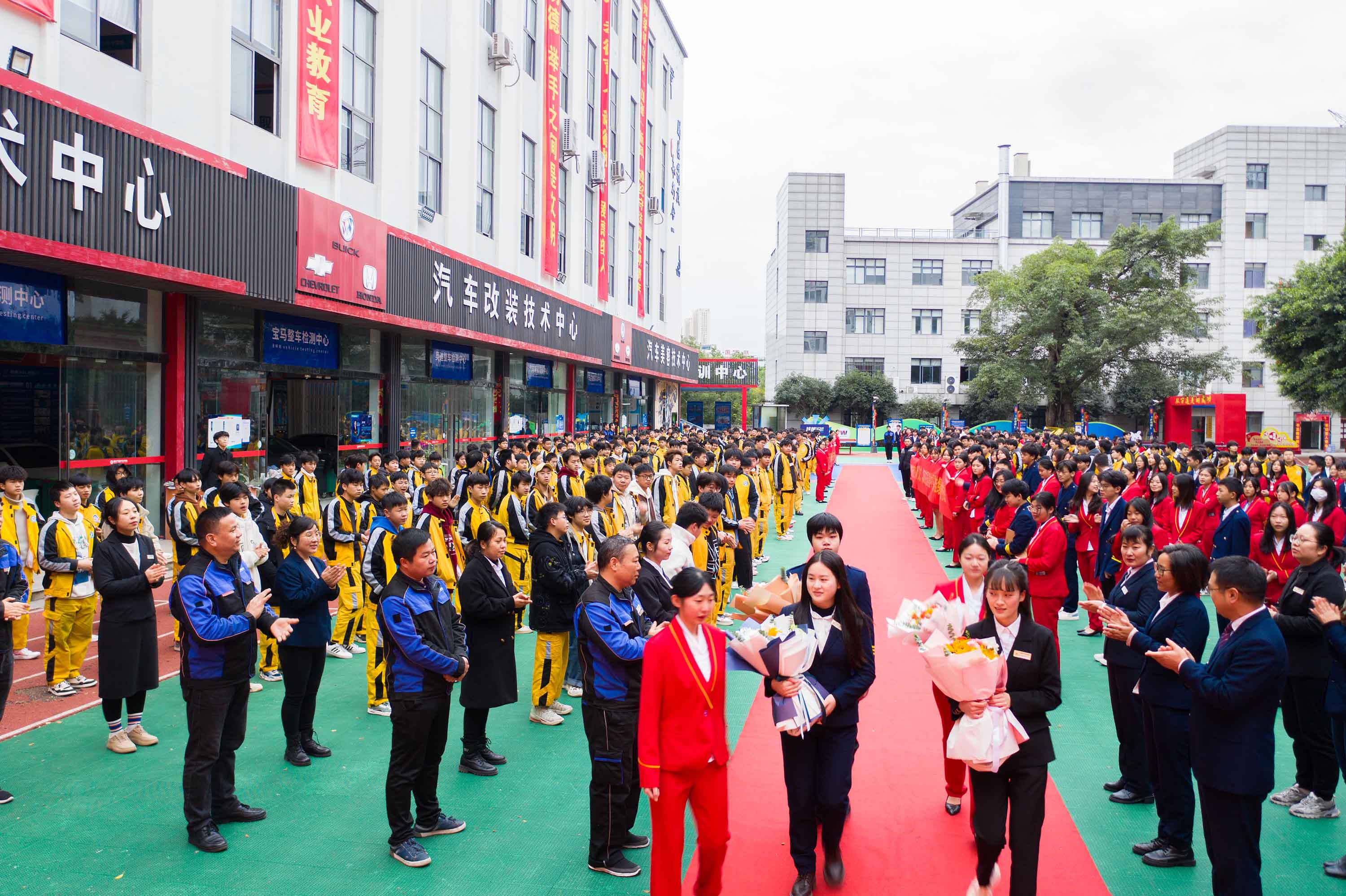 校师生在第七届一带一路暨金砖国家技能发展与技术创新大赛轨道交通信号控制技术赛项（全国总决赛）中斩获大奖！