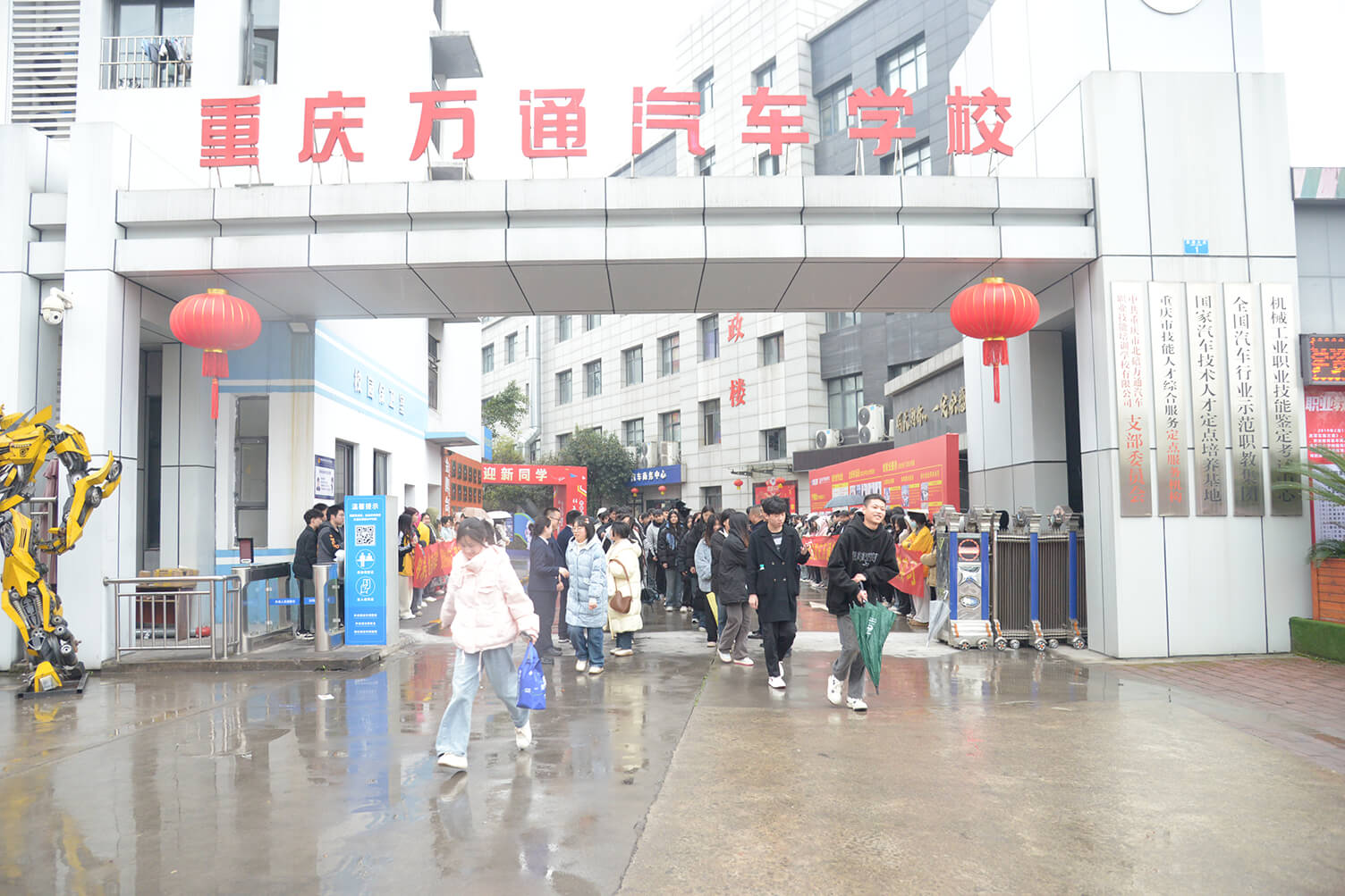 热烈欢送我校学子轨道实习