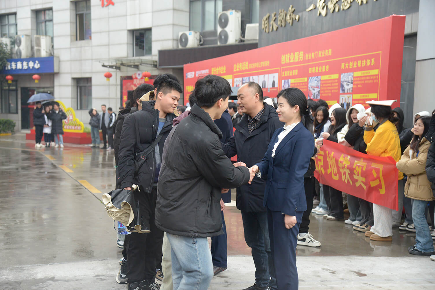热烈欢送我校学子轨道实习