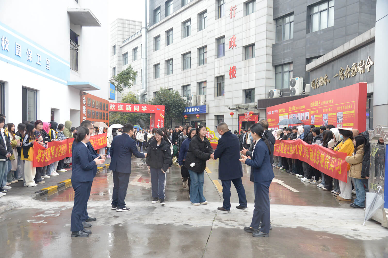 热烈欢送我校学子轨道实习