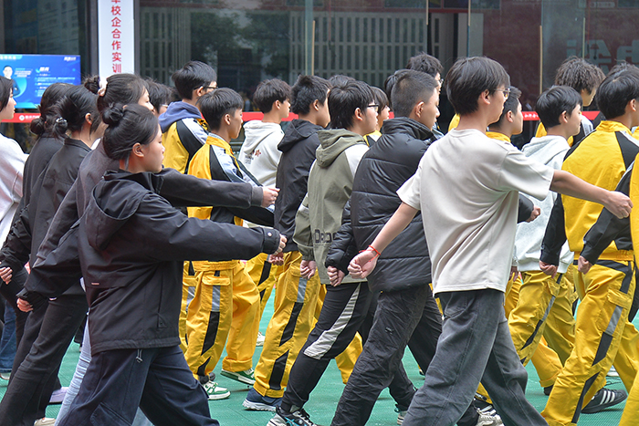 重庆万通职业学校2025年秋季军训表彰