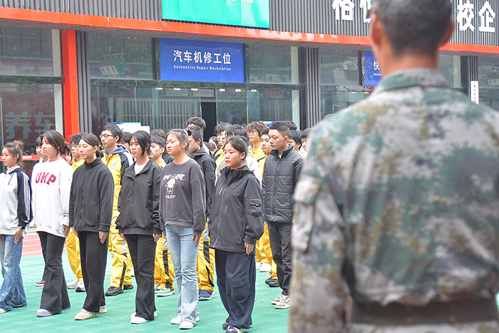 重庆万通职业学校2025年秋季军训表彰