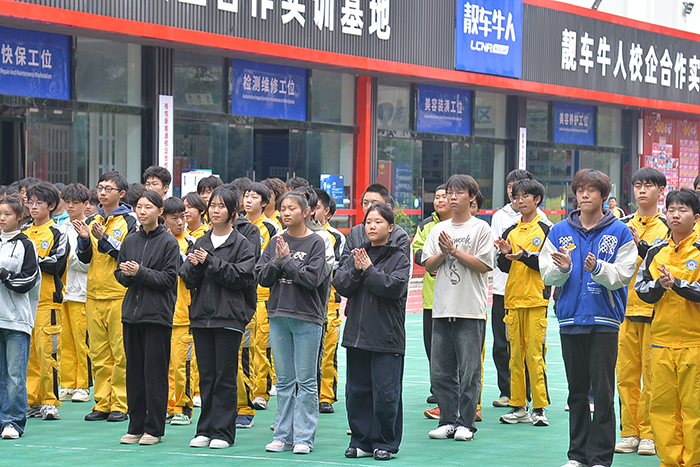 重庆万通职业学校2025年秋季军训表彰