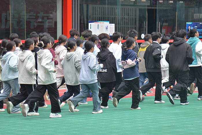 重庆万通职业学校2025年秋季军训表彰