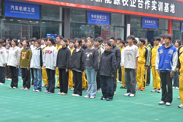 重庆万通职业学校2025年秋季军训表彰