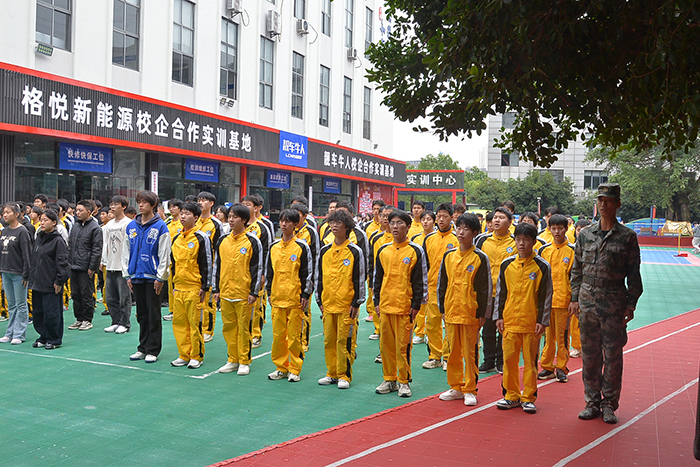 重庆万通职业学校2025年秋季军训表彰