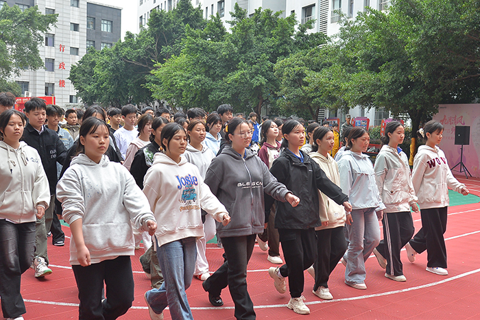 重庆万通职业学校2025年秋季军训表彰